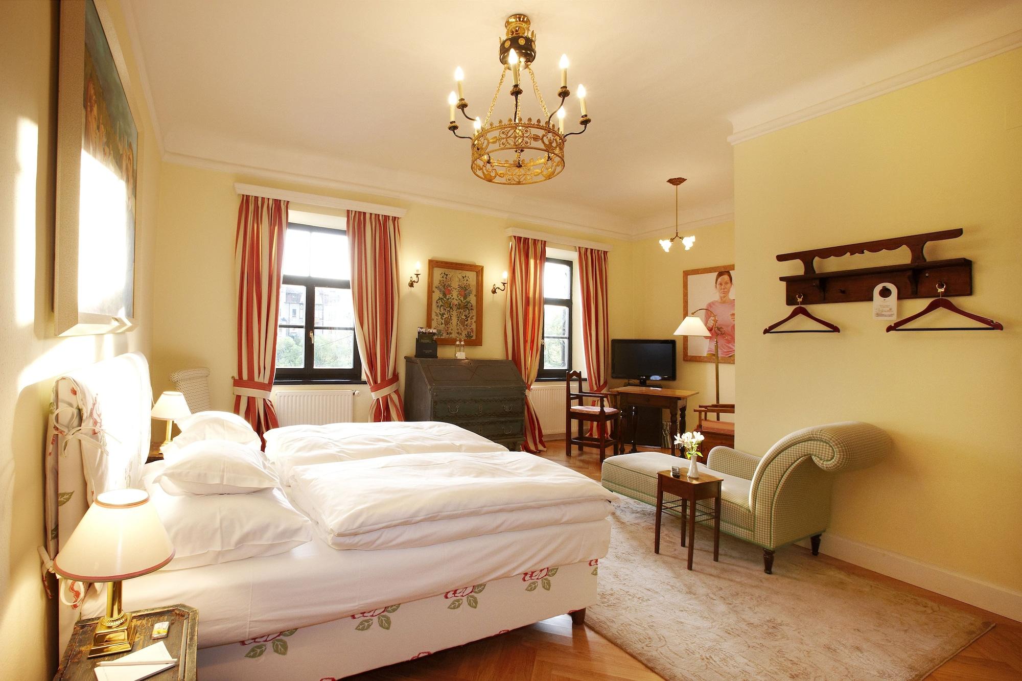 Schlossberghotel Грац Экстерьер фото A room at the hotel
