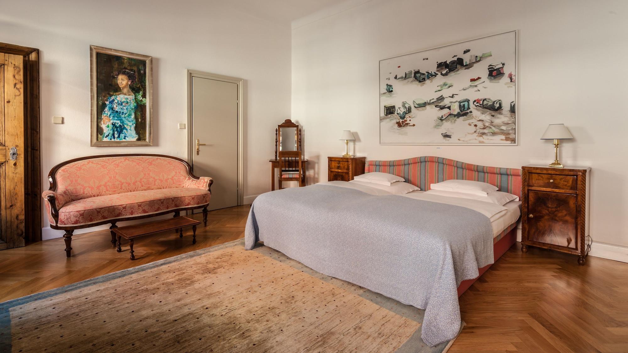 Schlossberghotel Грац Экстерьер фото The bedroom
