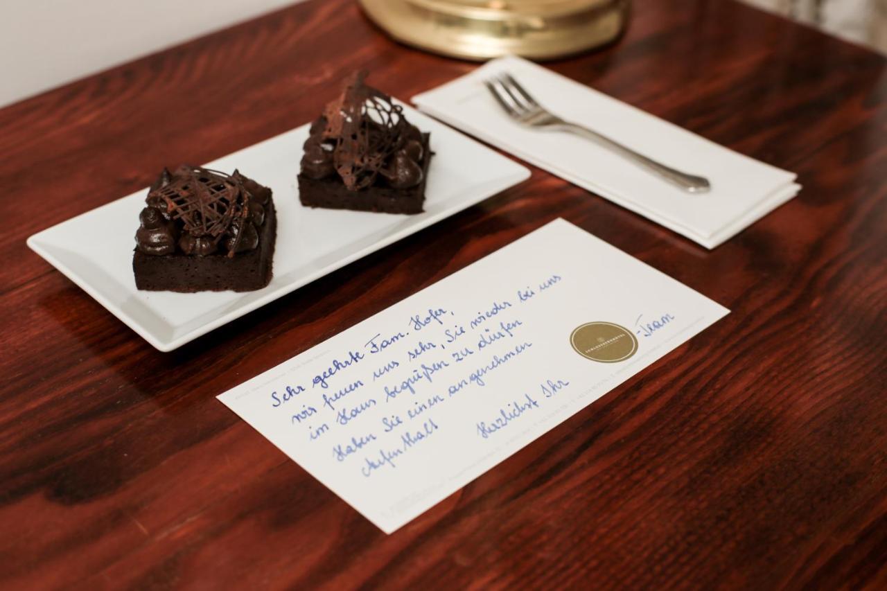 Schlossberghotel Грац Экстерьер фото A handwritten thank you note