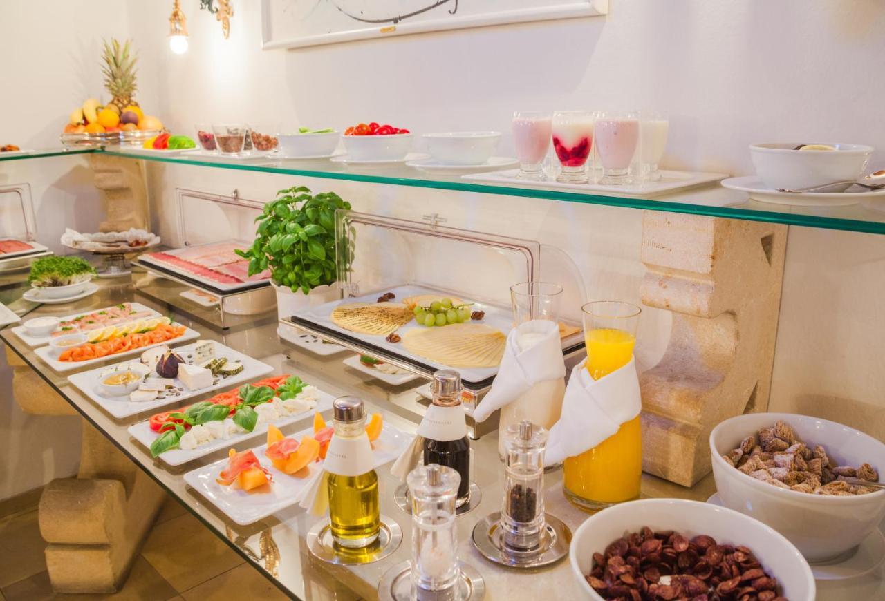 Schlossberghotel Грац Экстерьер фото A buffet at a hotel