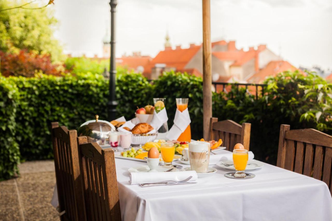 Schlossberghotel Грац Экстерьер фото Breakfast at the Hotel