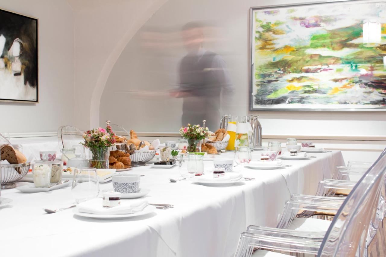 Schlossberghotel Грац Экстерьер фото The dining room at the 2012 Salon Prive