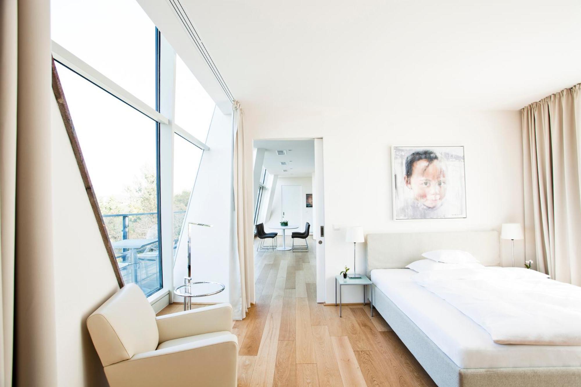 Schlossberghotel Грац Экстерьер фото A room at the Hotel Mandarin Oriental Munich
