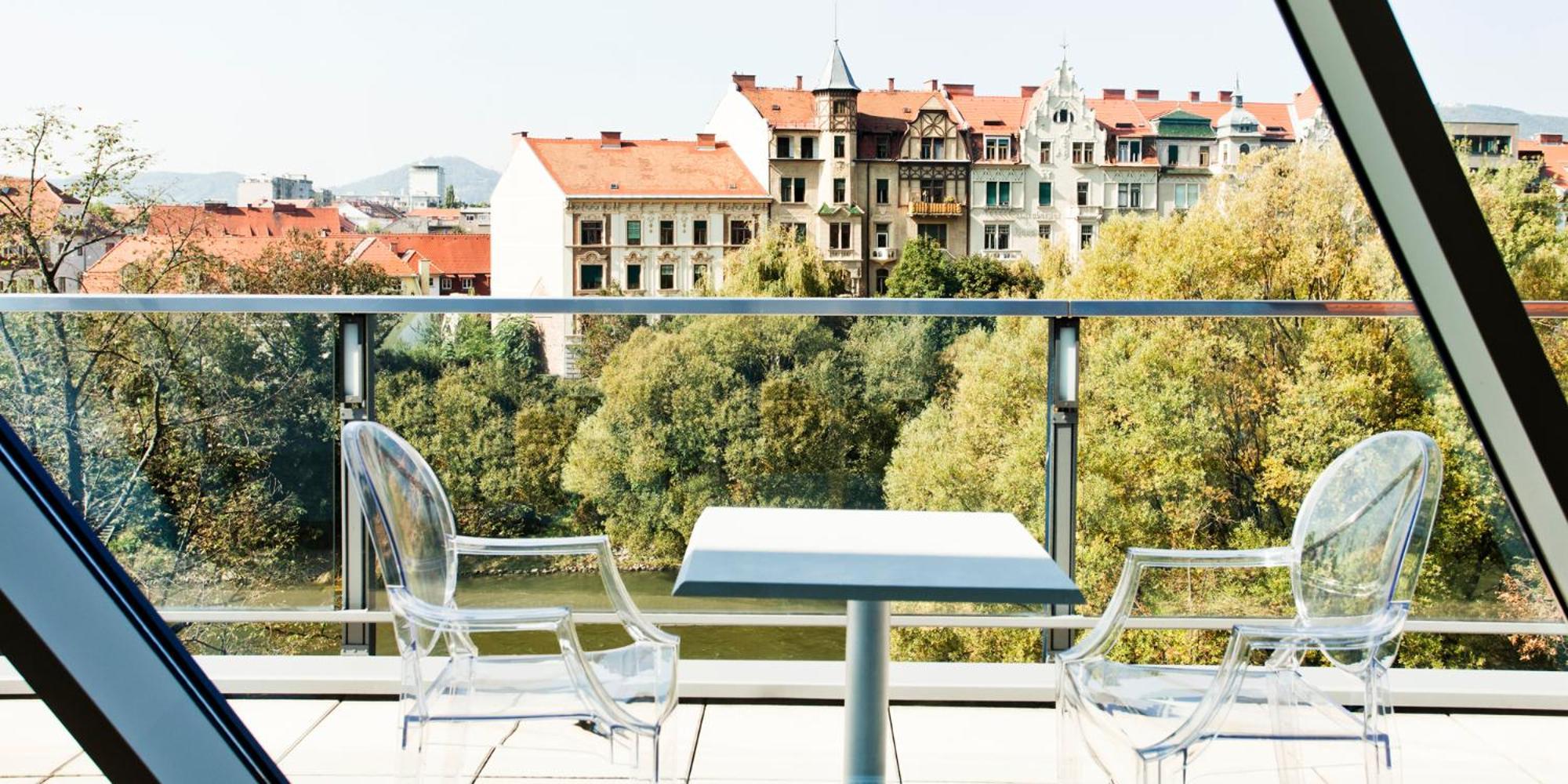 Schlossberghotel Грац Экстерьер фото A balcony
