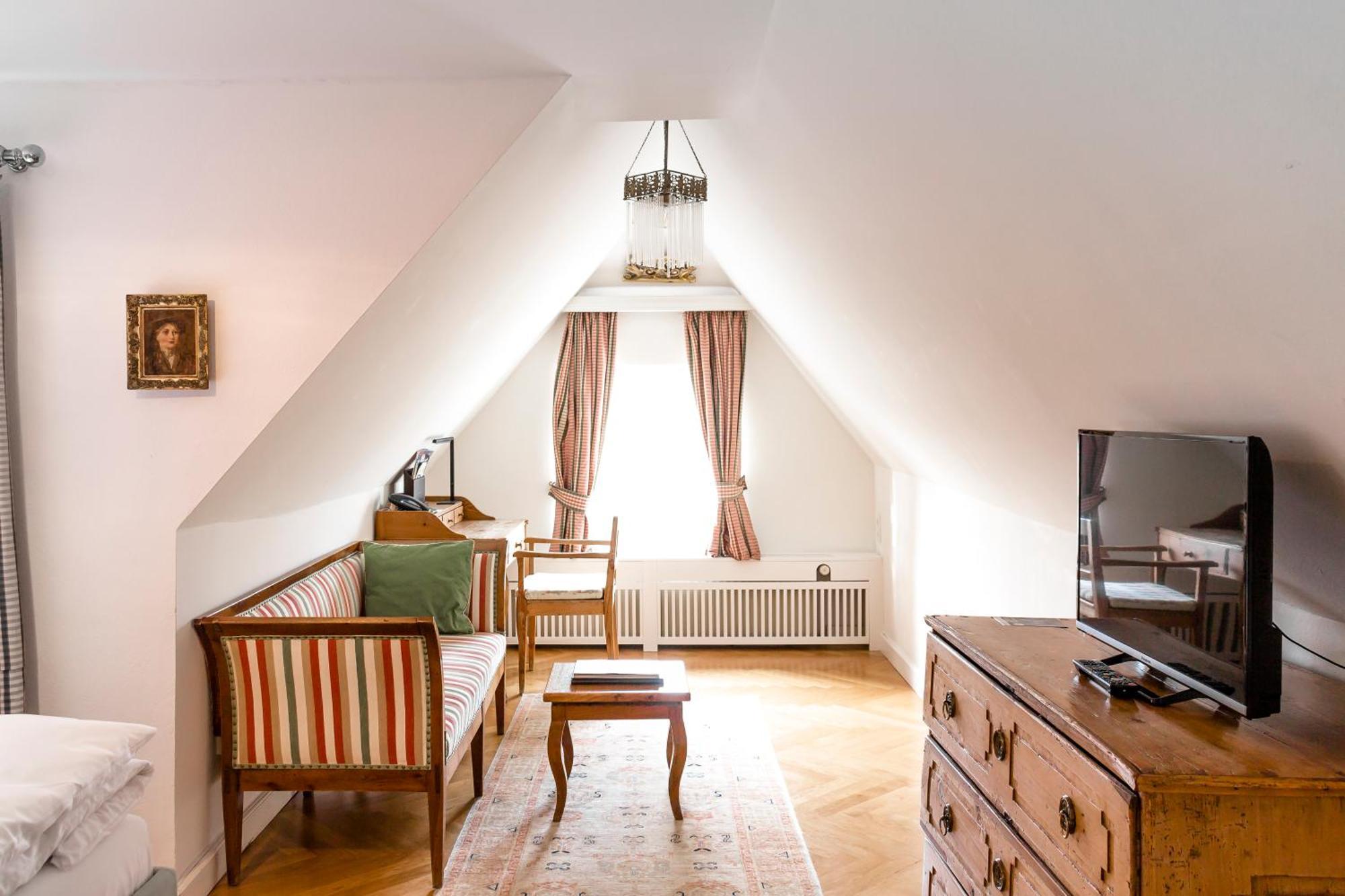 Schlossberghotel Грац Экстерьер фото A room in the hotel